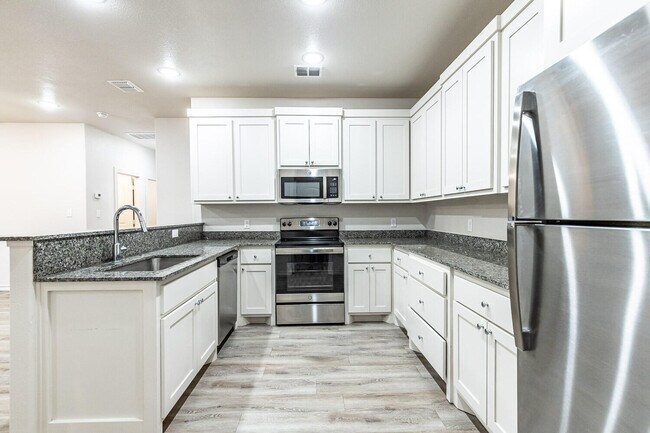 Building Photo - 5502 Kemper St