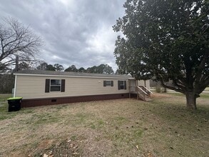 Building Photo - For Rent