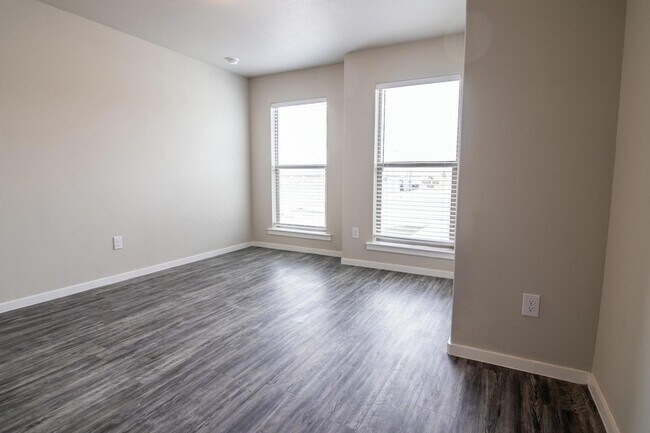 Building Photo - 2107 N Avenue K