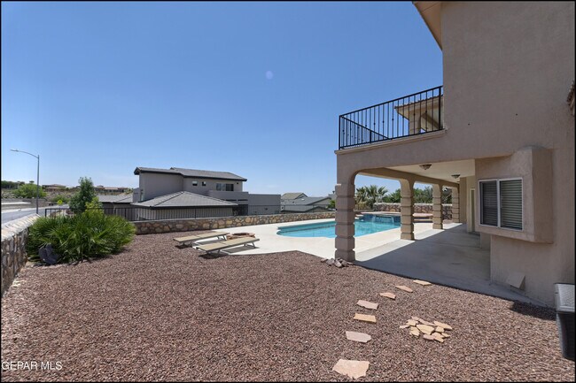 Building Photo - 6300 Franklin Vista Dr