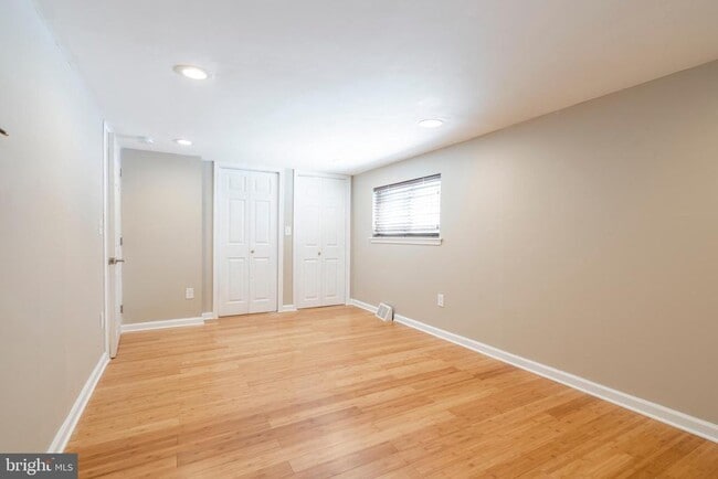 Building Photo - 329 Hillcrest Ave