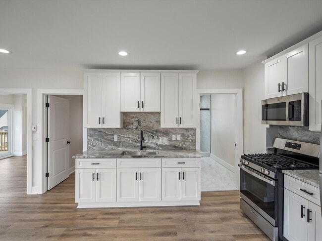 Building Photo - 3041 Holbrook St