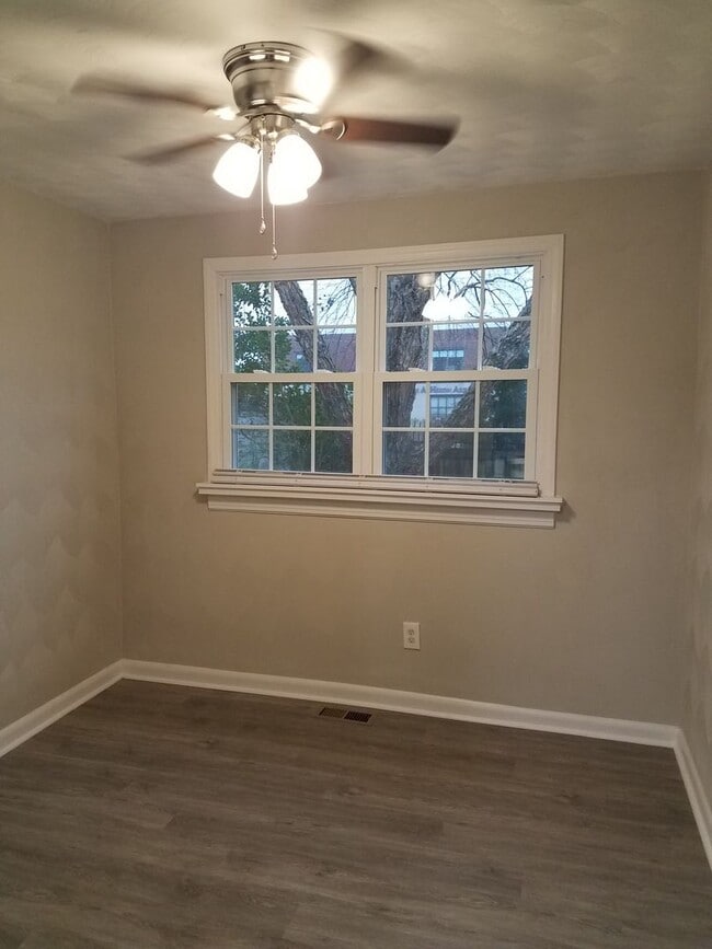 Building Photo - 5 BR Near ODU!