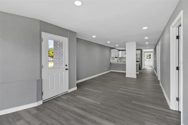 Building Photo - 315 Bayview St