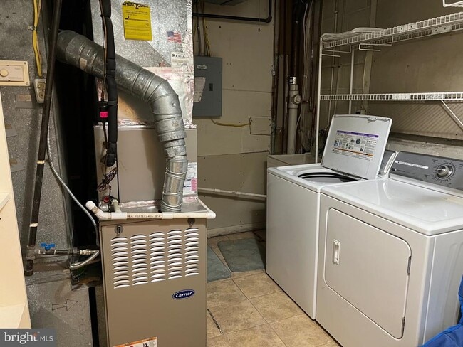 Building Photo - 2046 Greenwich St