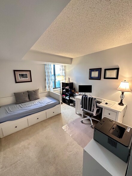 Building Photo - 7401 Westlake Ter