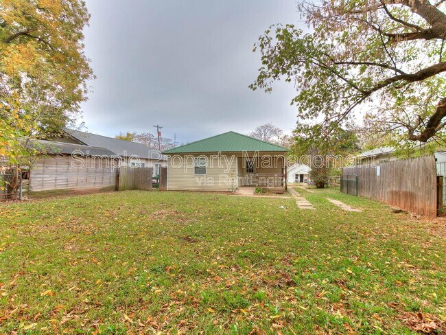 Building Photo - 137 S Draper Ave