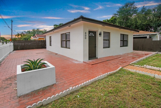 Building Photo - 800 NW 101st St