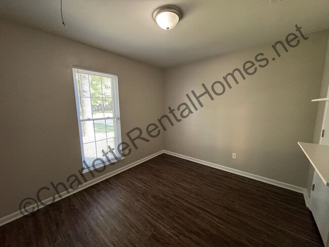 Building Photo - Charming 3 bedroom 2 bath home in east Cha...