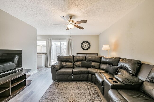 Building Photo - 1352 Country Pl Dr
