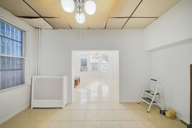 Building Photo - 222 47th St