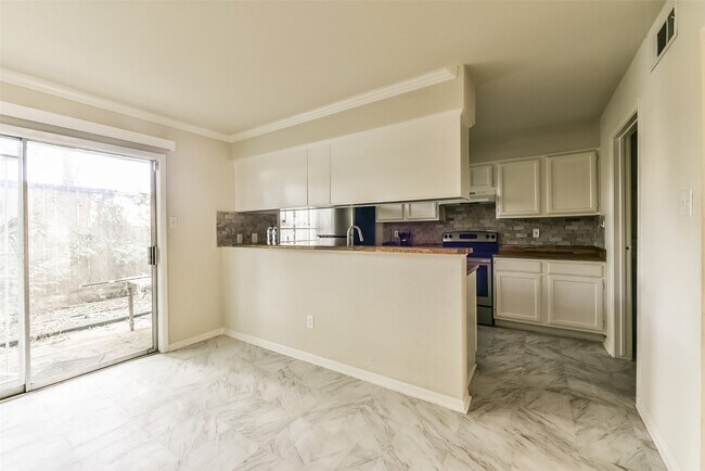 Building Photo - 5917 Fairdale Ln