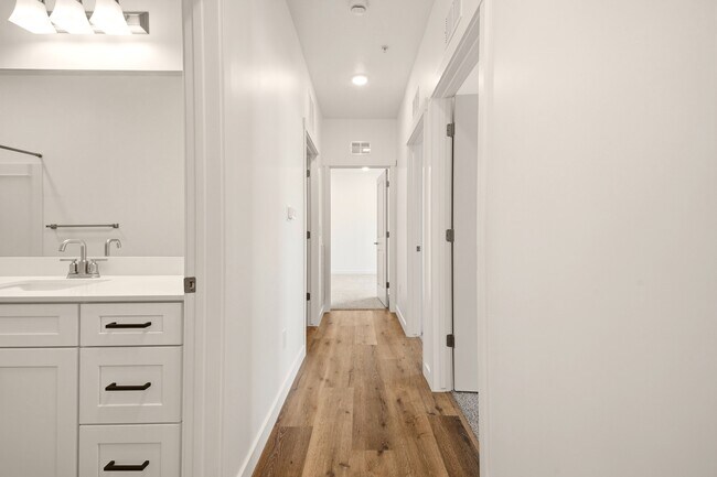 Building Photo - 2305 E 830 S