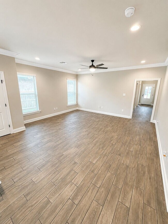 Building Photo - Willow Heights!