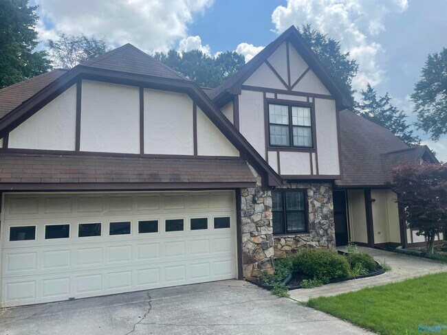 Building Photo - 1808 Hollytree Dr NW