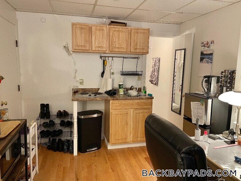 Building Photo - 405 Beacon St