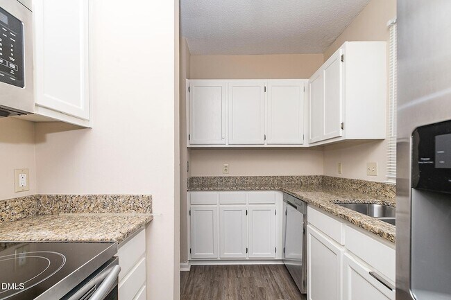 Building Photo - 1021 Brighthurst Dr