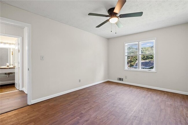 Building Photo - 2122 Fieldstone View Ct SE