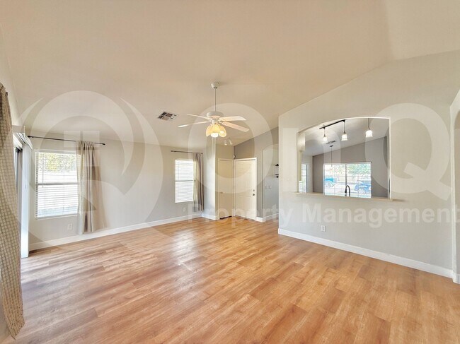Building Photo - 1914 E Palomino Dr