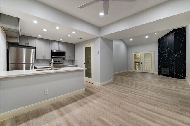 Building Photo - 11711 Memorial Dr