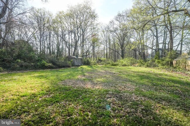 Building Photo - 8665 Center Rd