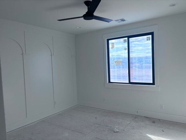 Building Photo - Brand New 6 Bed 4 Bath Rental Near Sand Ho...