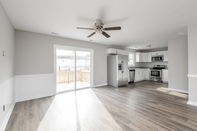 Building Photo - 4008 Gloucester Dr