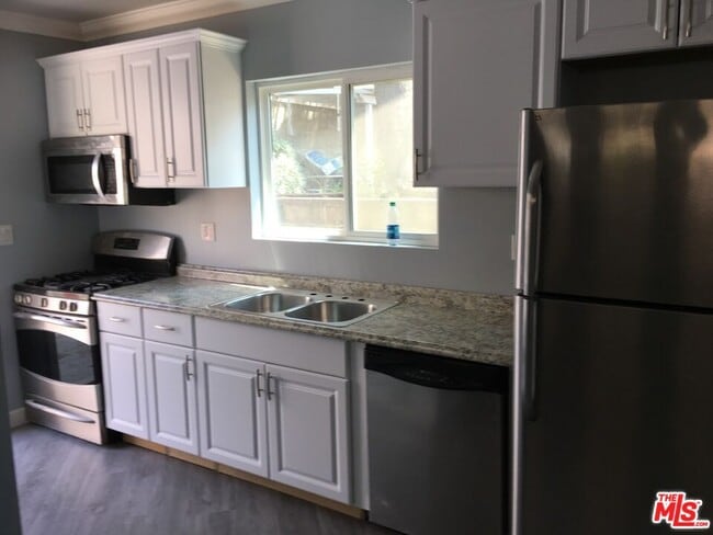 Building Photo - 4922 1/2 Genevieve Ave