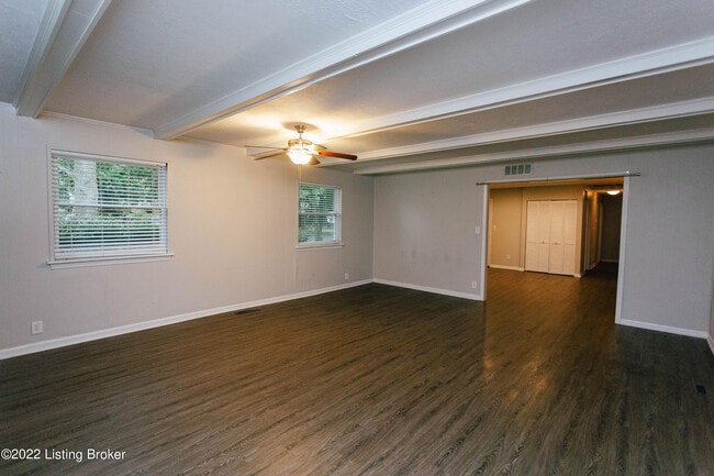 Building Photo - 2421 Woodmont Dr