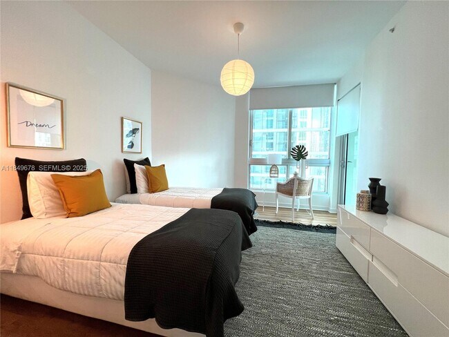 Building Photo - 300 S Biscayne Blvd