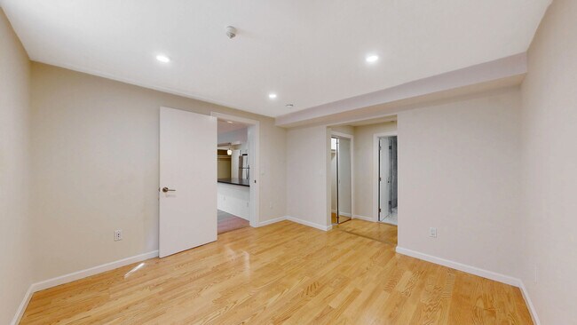 Building Photo - 740 Rhode Island St