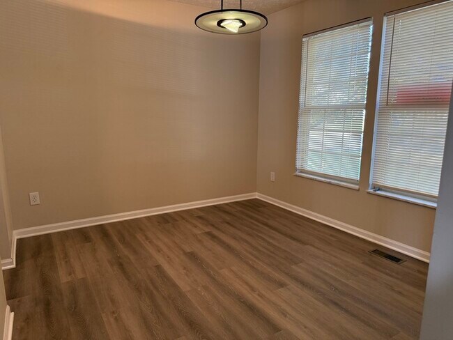 Building Photo - Updated 3 Bed, 2.5 Bath Home