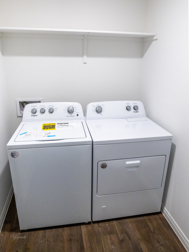 Laundry Room - 650 Gladiola Loop