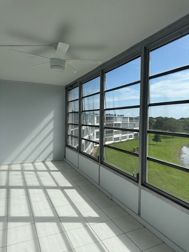 Building Photo - 4085 Cornwall E