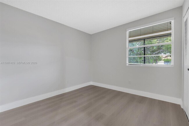 Building Photo - 1247 SW 46th Ave