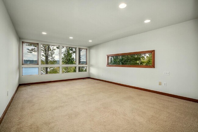 Building Photo - Outstanding Lake Sammamish Views. Private ...