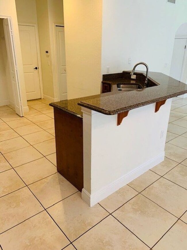 Building Photo - Gated Community of La Fortuna in Kissimmee