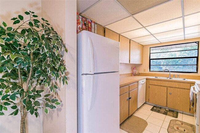 Building Photo - 1547 NE 2nd St