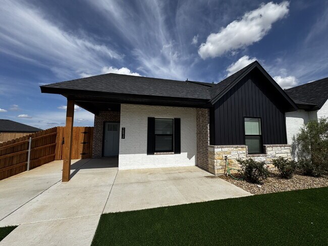 Primary Photo - Luxury Townhome in Abbey Glen Community!