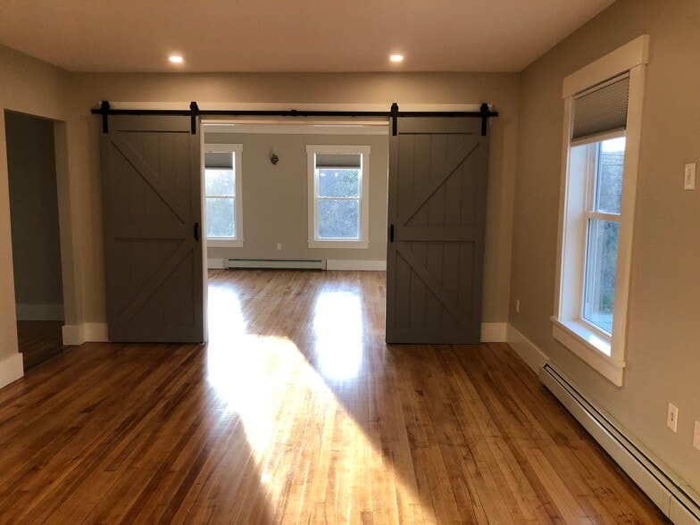 Building Photo - 556 Water St