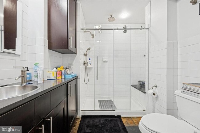 Building Photo - 916 Clinton St