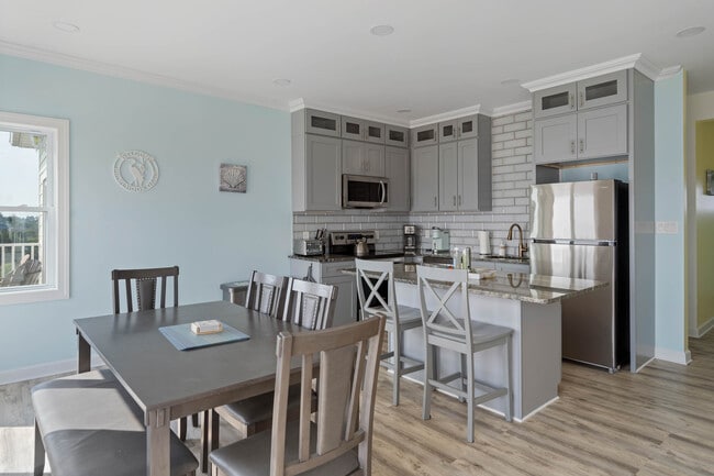 Building Photo - 29331 Clifton Shores Dr