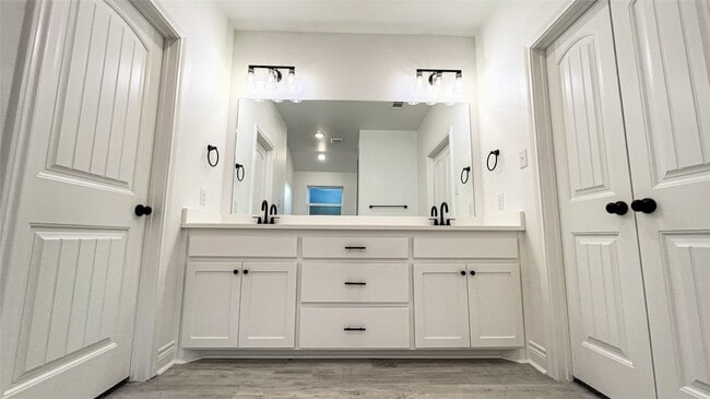 Building Photo - 805 Tippit Ln