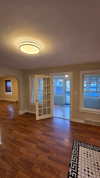 Building Photo - 120 N Harrison St