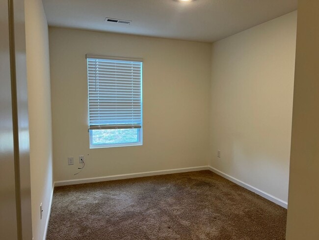Building Photo - Beautiful Condo located in North Johnson City