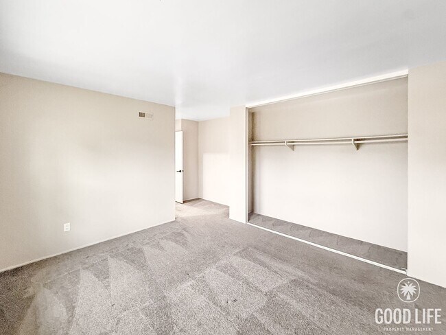 Building Photo - Updated 4B 2BA Home in Paradise Hills w/ Solar and Turf!