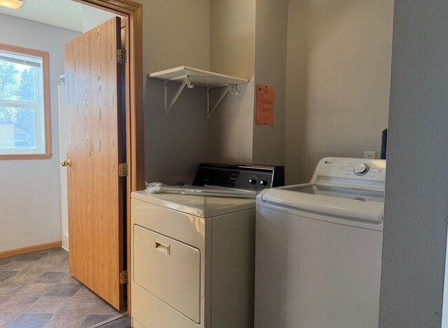 Building Photo - 819 5th St S