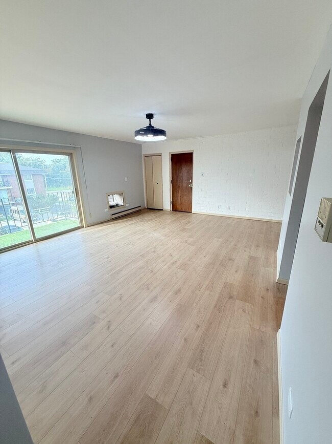 Building Photo - 1925 Canal St