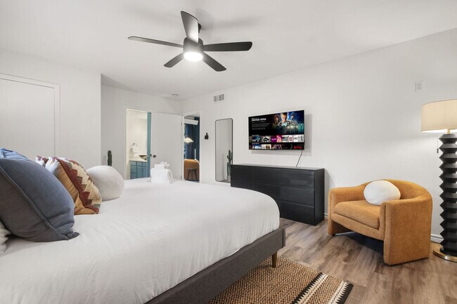 Building Photo - 5410 King Richard St