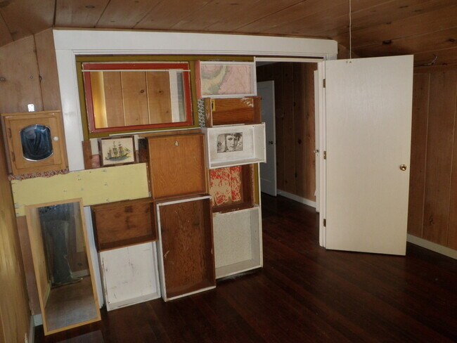 Building Photo - 5046 NE Mallory Ave